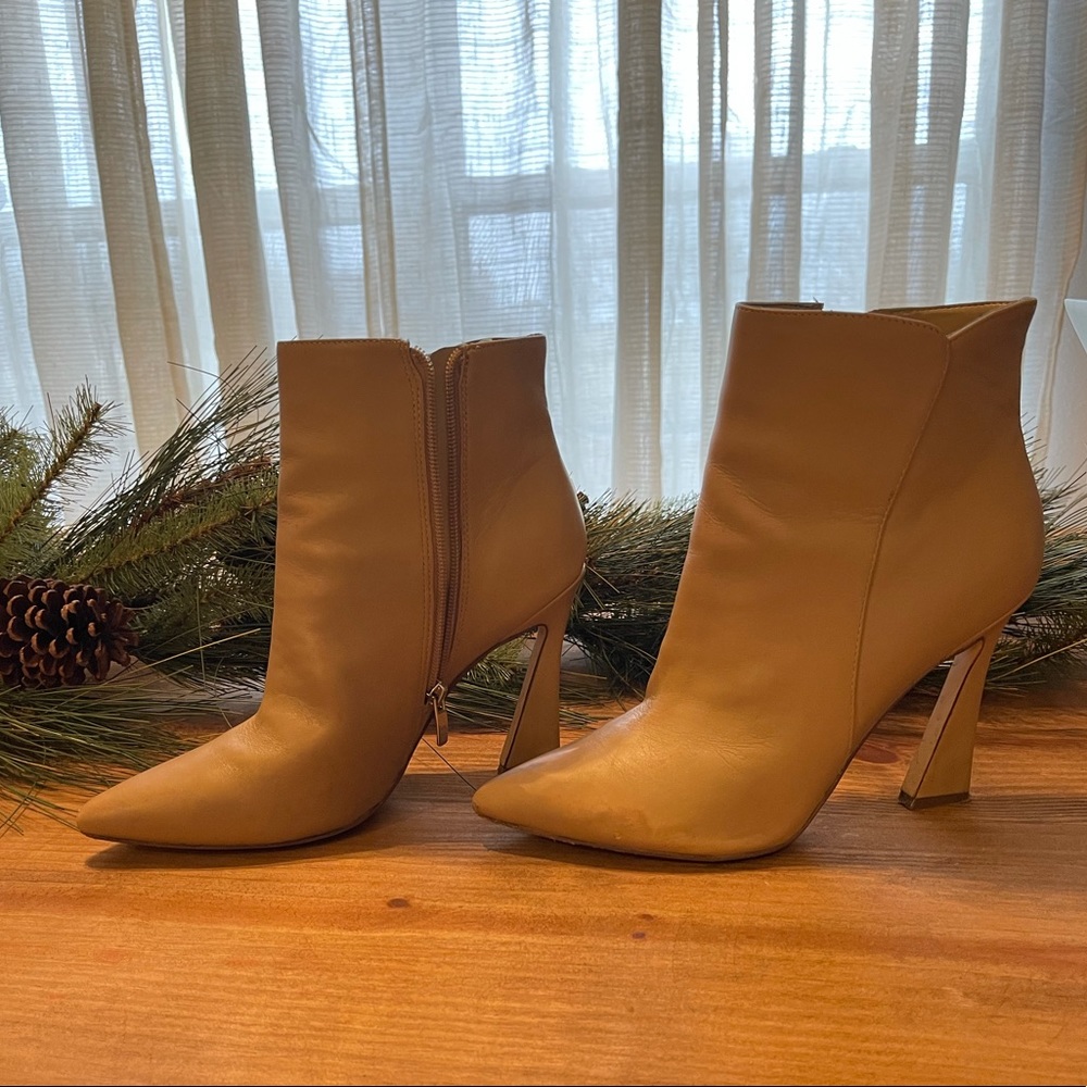 9 West Torrie Booties light tan Leather